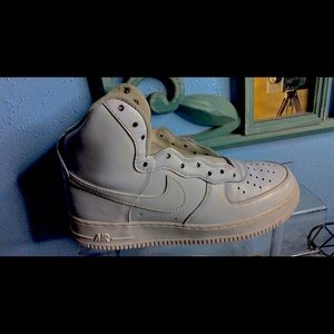Renewed Air Force 1. One pair. Two shoes. Af1 pendants. White shoestrings.